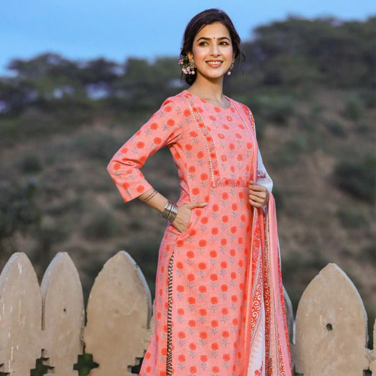 Redefine-Your-Look-with-Designer-Contemporary-Kurtas-Online