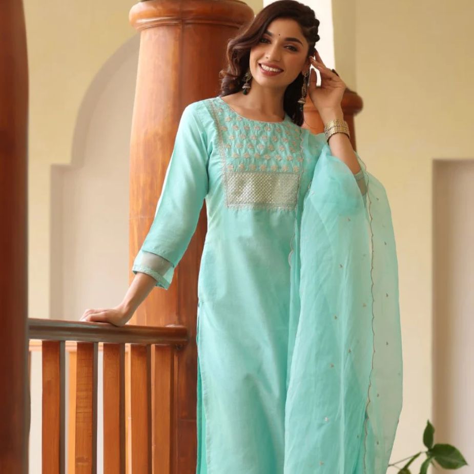 5-Trendiest-Kurti-Designs-You-Must-Have-In-Your-Wardrobe