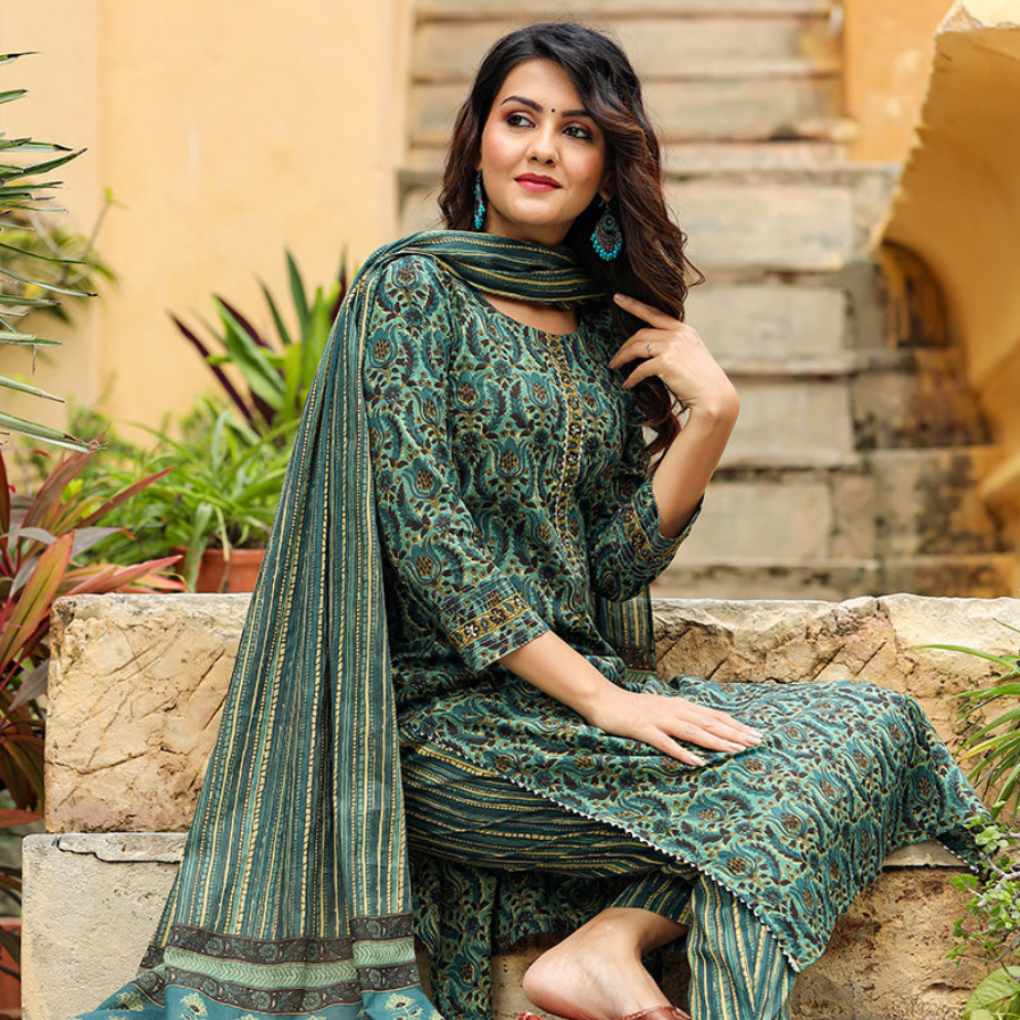 Trendy Stylish Ethnic Outfits To Wear This Lohri 2023 Ahika