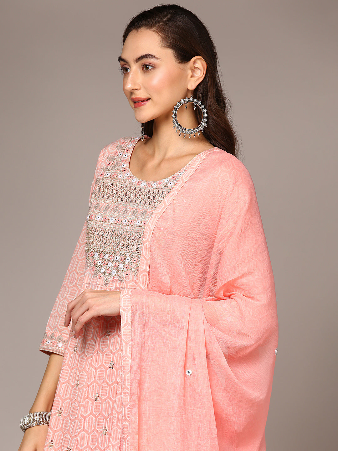 Round-Neck-The-Evergreen-Neck-Pattern-suitable-in-every-dress