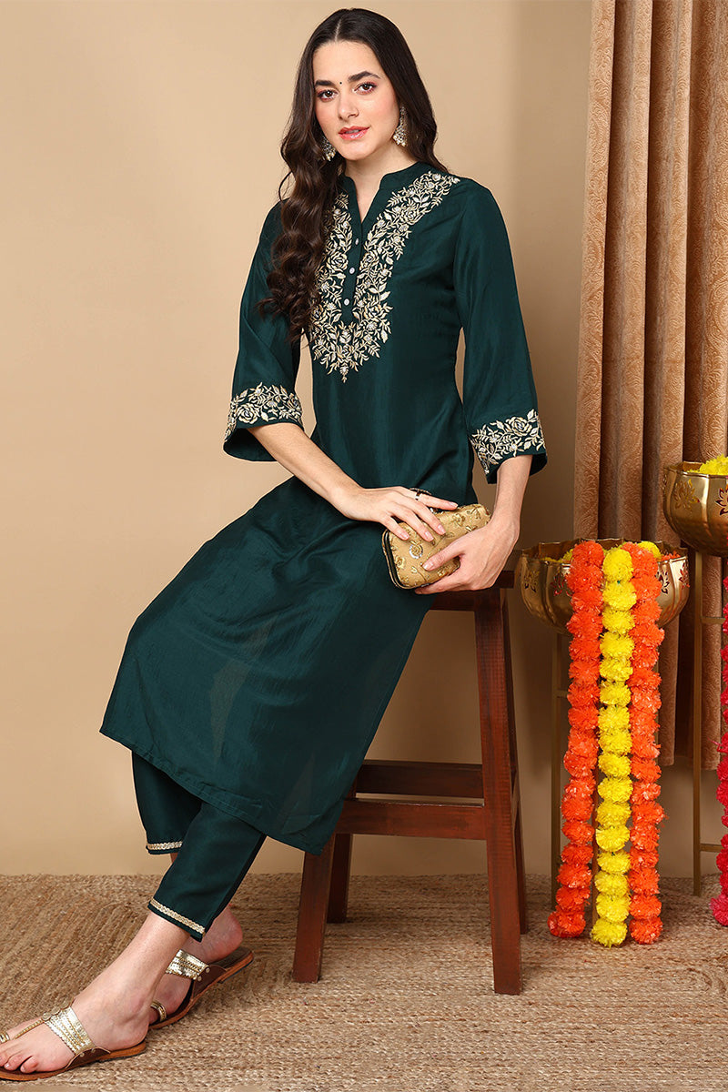 Green Silk Blend Solid Embroidered Straight Kurta VCK9106