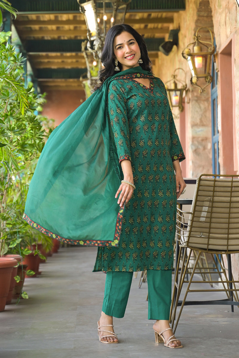 Green Viscose Rayon Floral Printed Straight Suit Set VKSKD2190