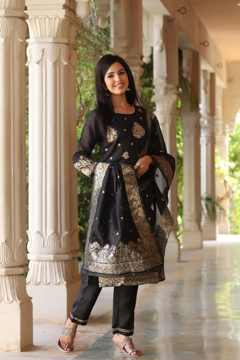 AHIKA Women Black Solid Woven Design Kurta Trousers With Dupatta