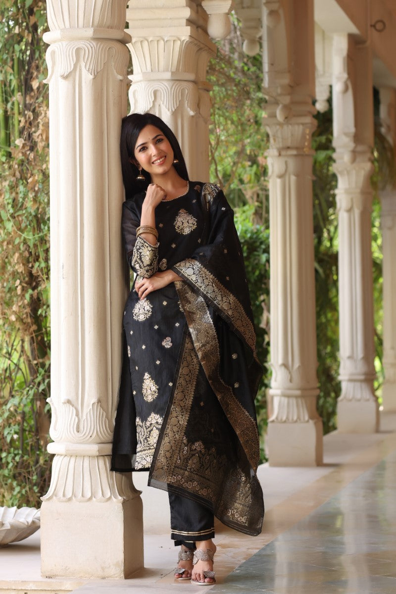 AHIKA Women Black Solid Woven Design Kurta Trousers With Dupatta