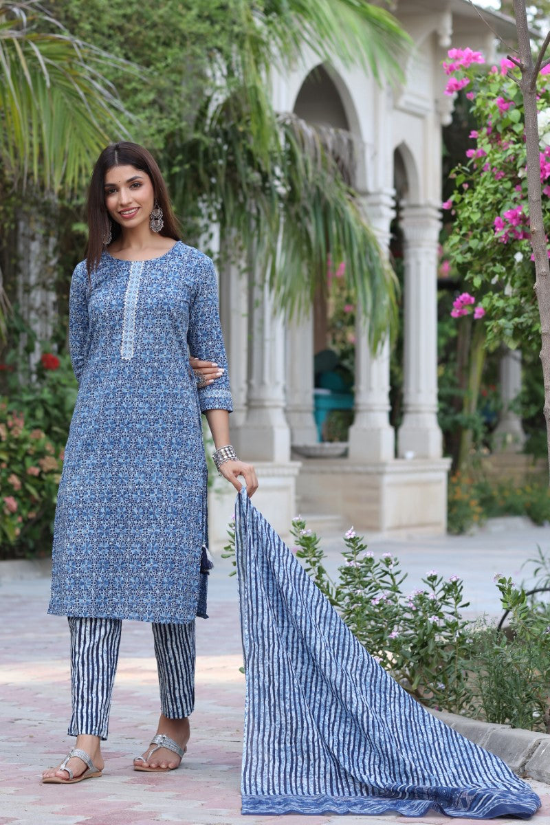 Women Blue & White Cotton Fabric Printed Fancy Kurta And Palazzo VKSKD1036