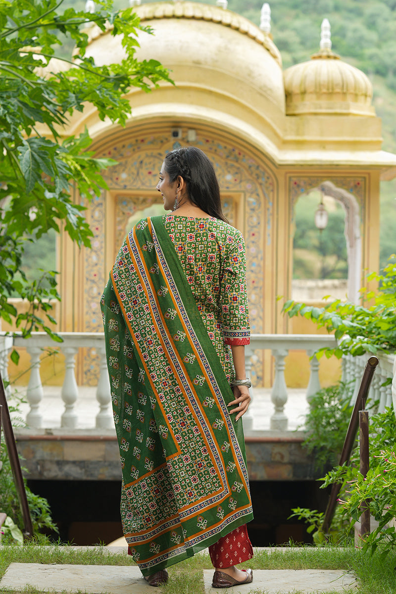 AHIKA Women Green Printed Regular Pure Cotton Kurta with Trousers With Dupatta Set