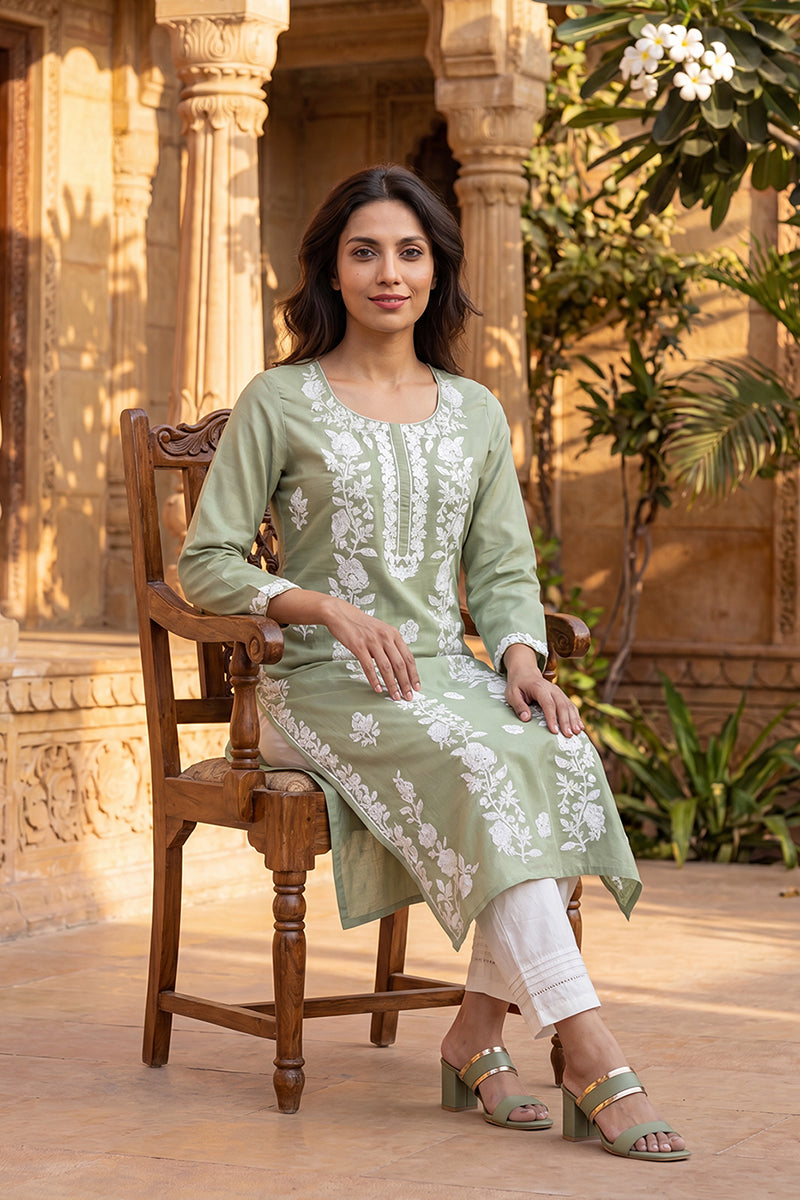 Ahika Womens Green Viscose Rayon Solid Embroidered Regular Kurta VCK9813