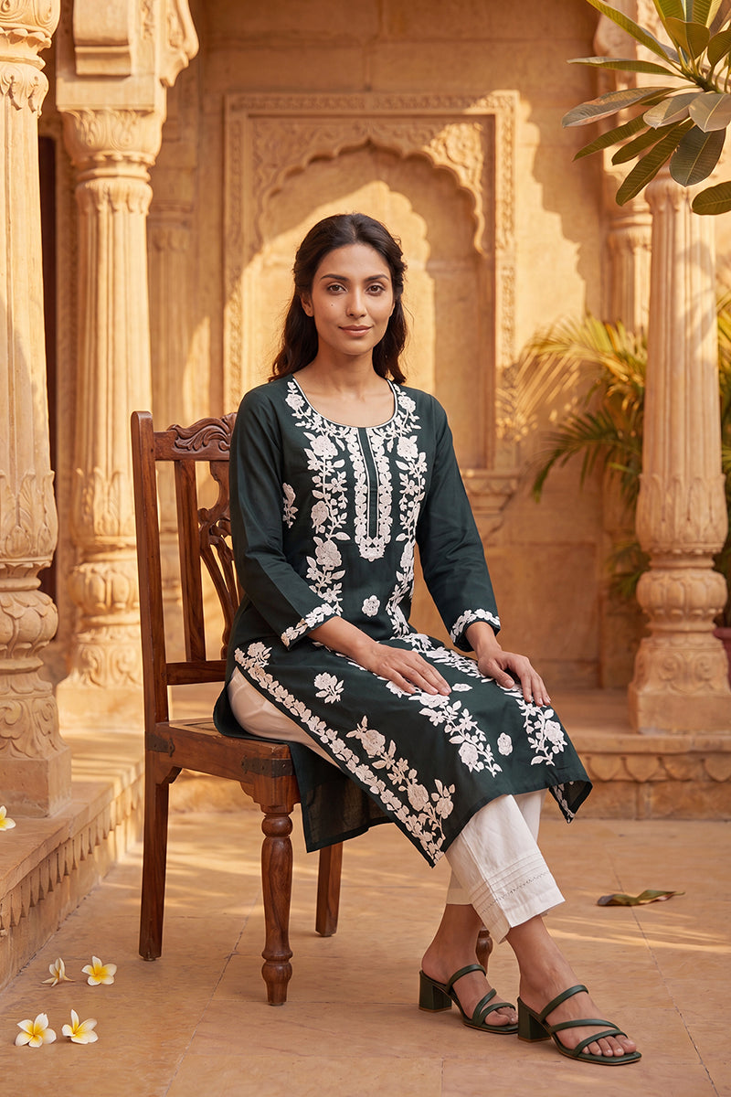Ahika Womens Green Viscose Rayon Solid Embroidered Regular Kurta VCK9805