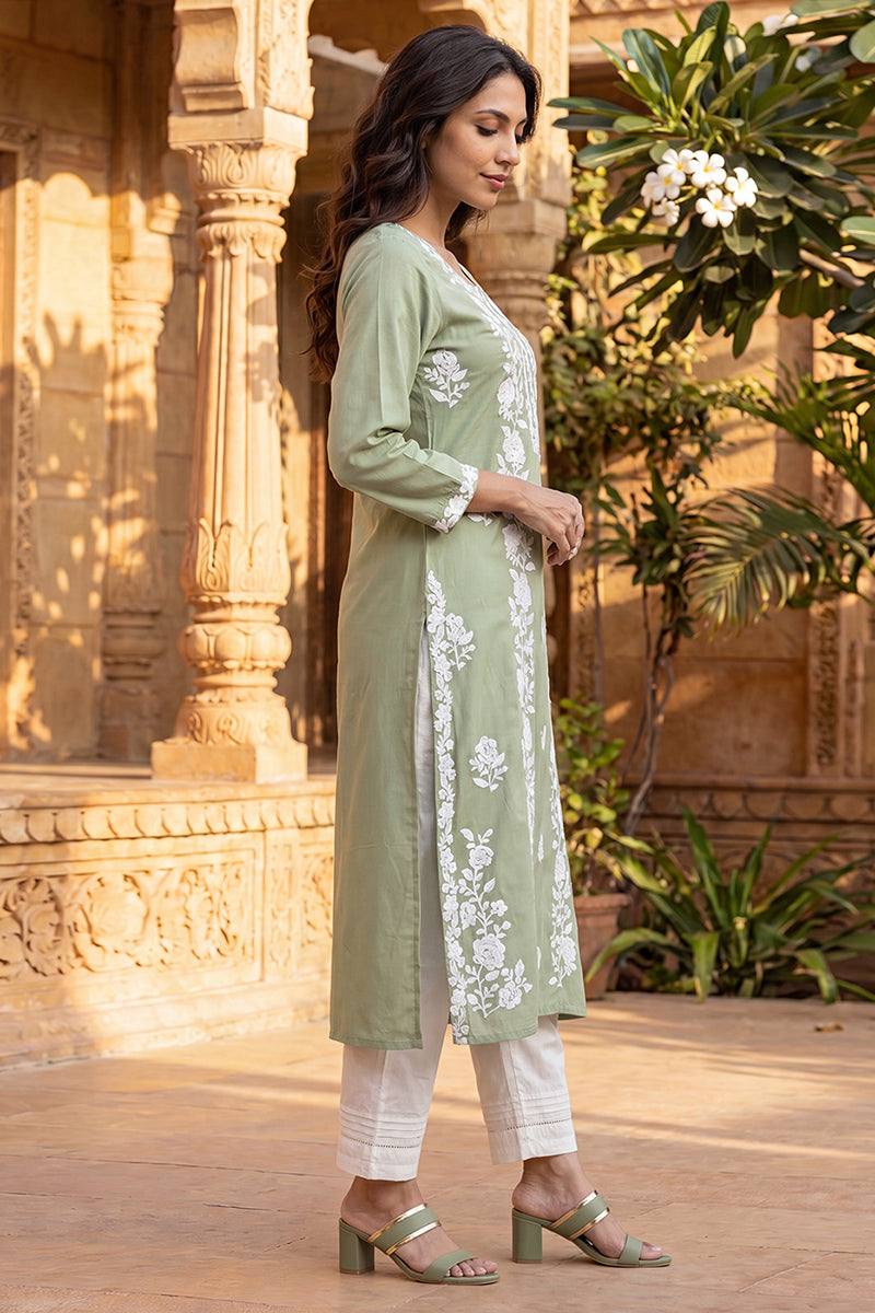 Ahika Womens Green Viscose Rayon Solid Embroidered Regular Kurta VCK9813