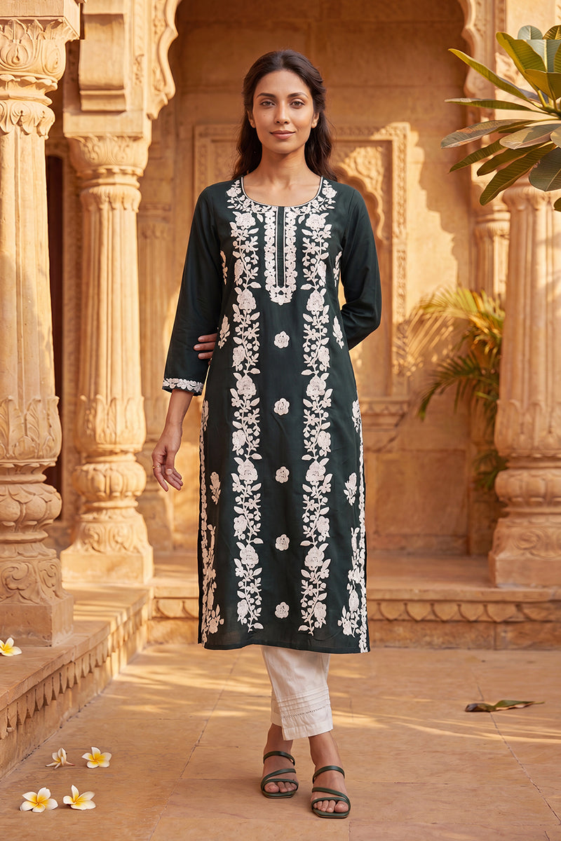 Ahika Womens Green Viscose Rayon Solid Embroidered Regular Kurta VCK9805