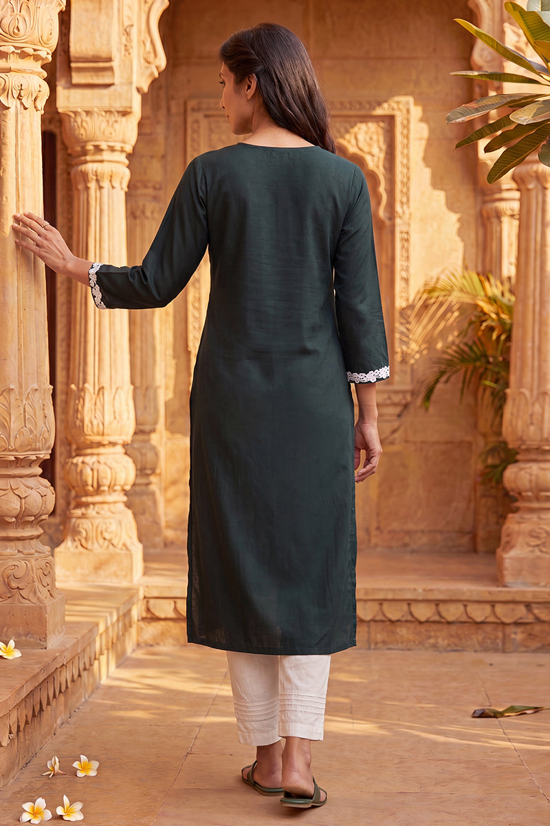 Ahika Womens Green Viscose Rayon Solid Embroidered Regular Kurta VCK9805