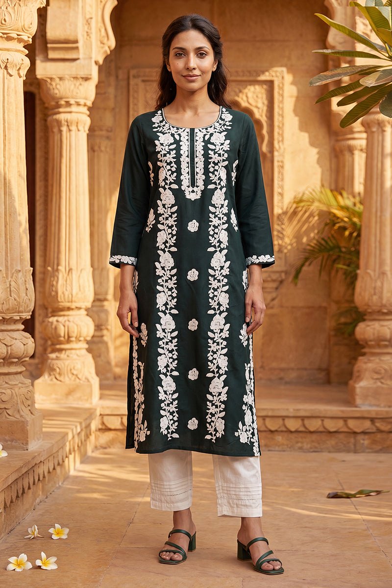 Ahika Womens Green Viscose Rayon Solid Embroidered Regular Kurta VCK9805