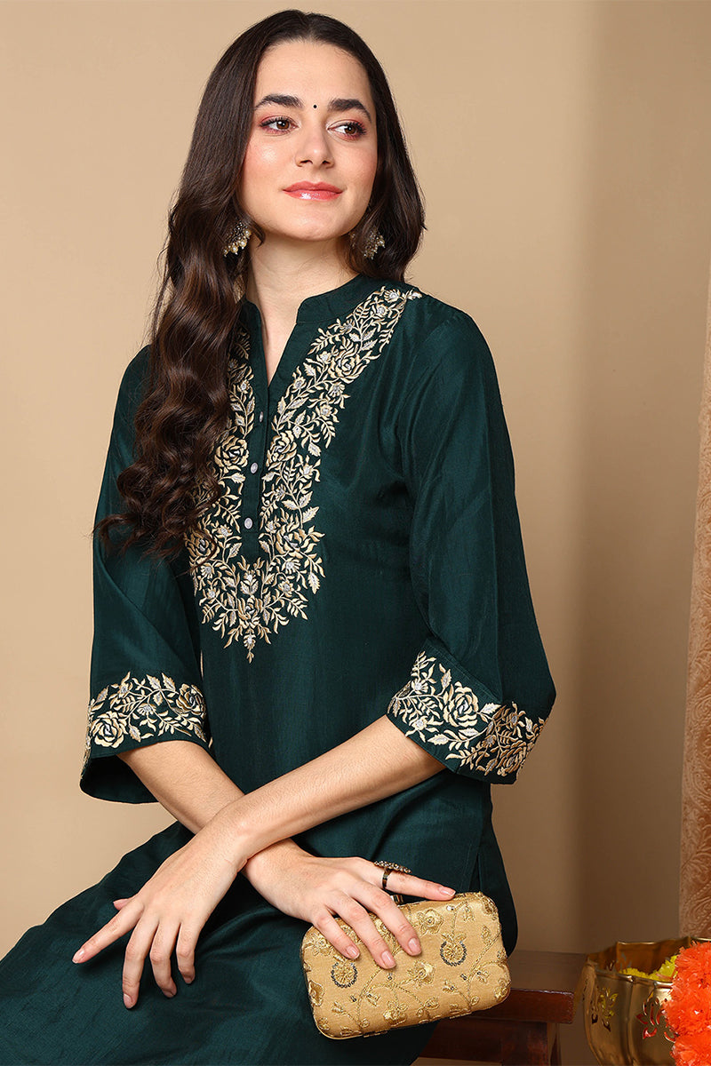 Green Silk Blend Solid Embroidered Straight Kurta VCK9106