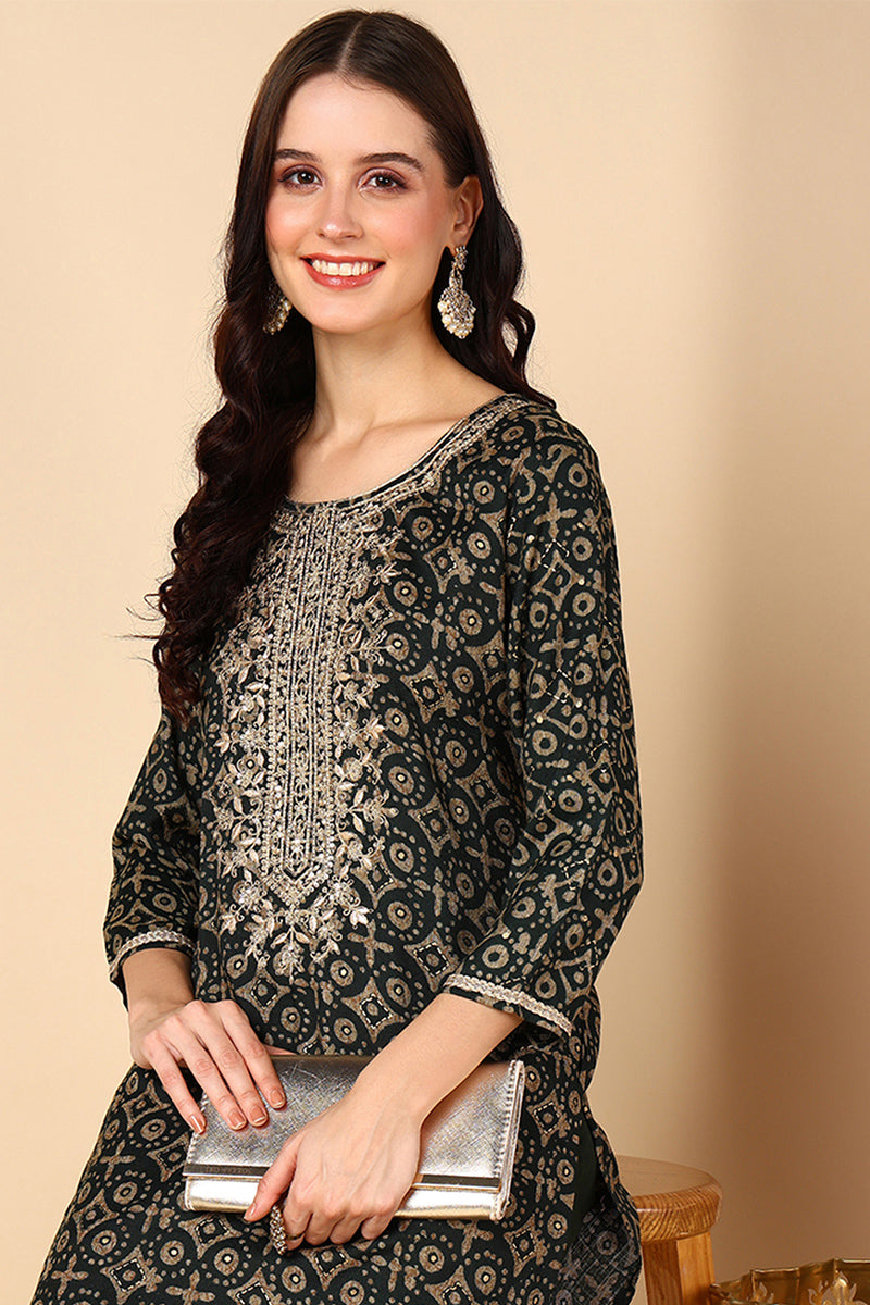 Green Viscose Rayon Ethnic Motifs Printed Straight Kurta VCK9476