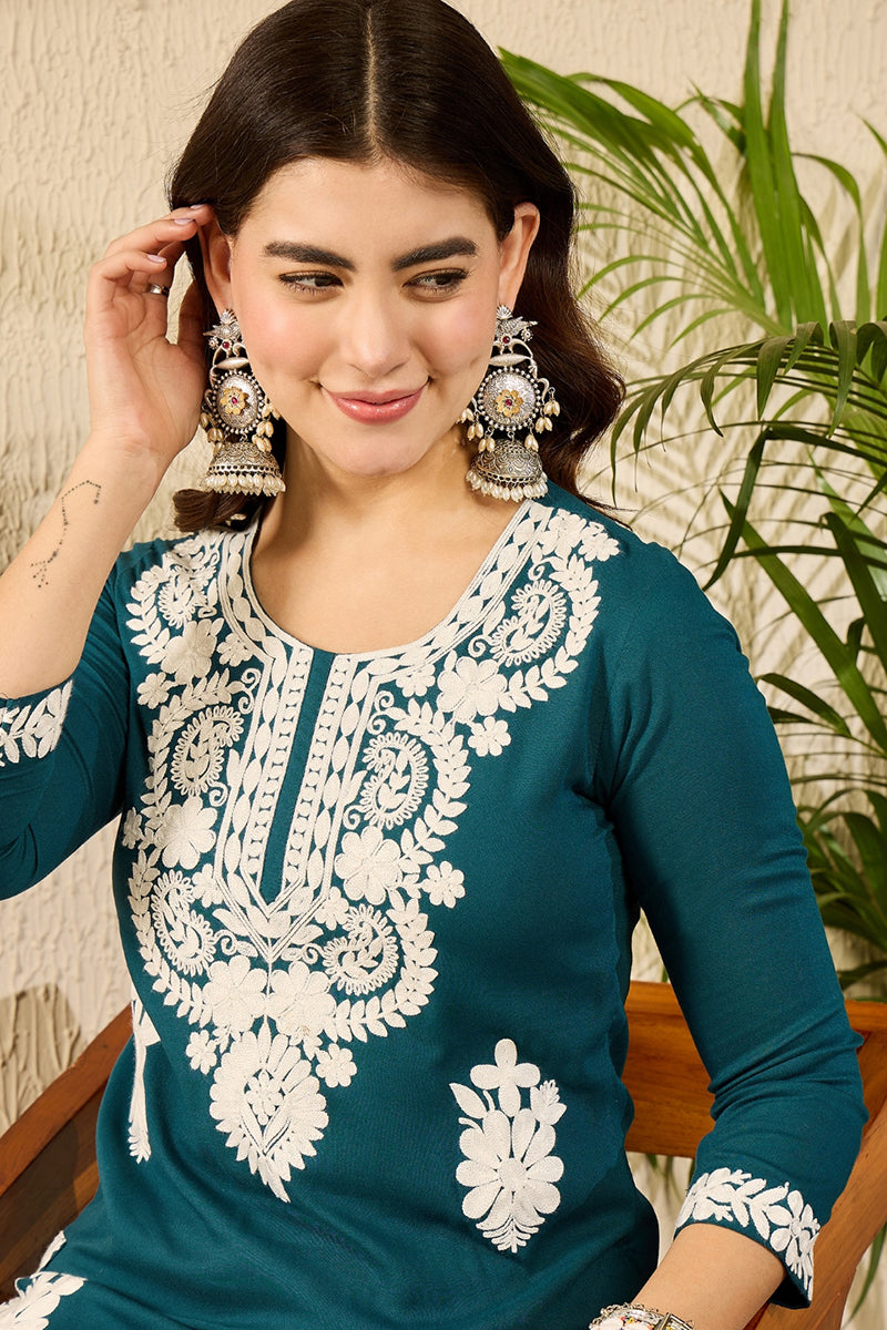 Blue Viscose Rayon Solid Embroidered Straight Kurta VCK9784