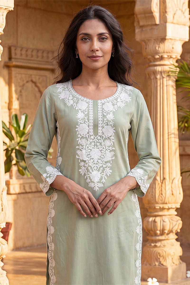 Ahika Womens Green Viscose Rayon Solid Embroidered Regular Kurta VCK9798