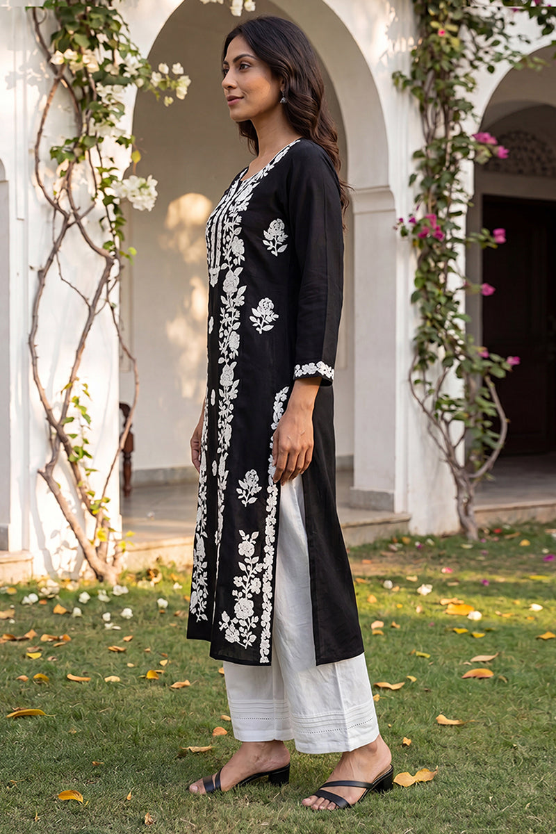 Ahika Womens Black Viscose Rayon Solid Embroidered Regular Kurta VCK9802
