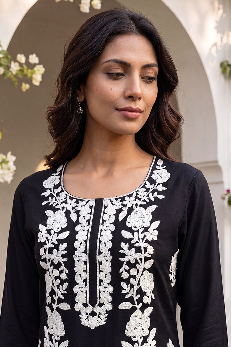 Ahika Womens Black Viscose Rayon Solid Embroidered Regular Kurta VCK9802