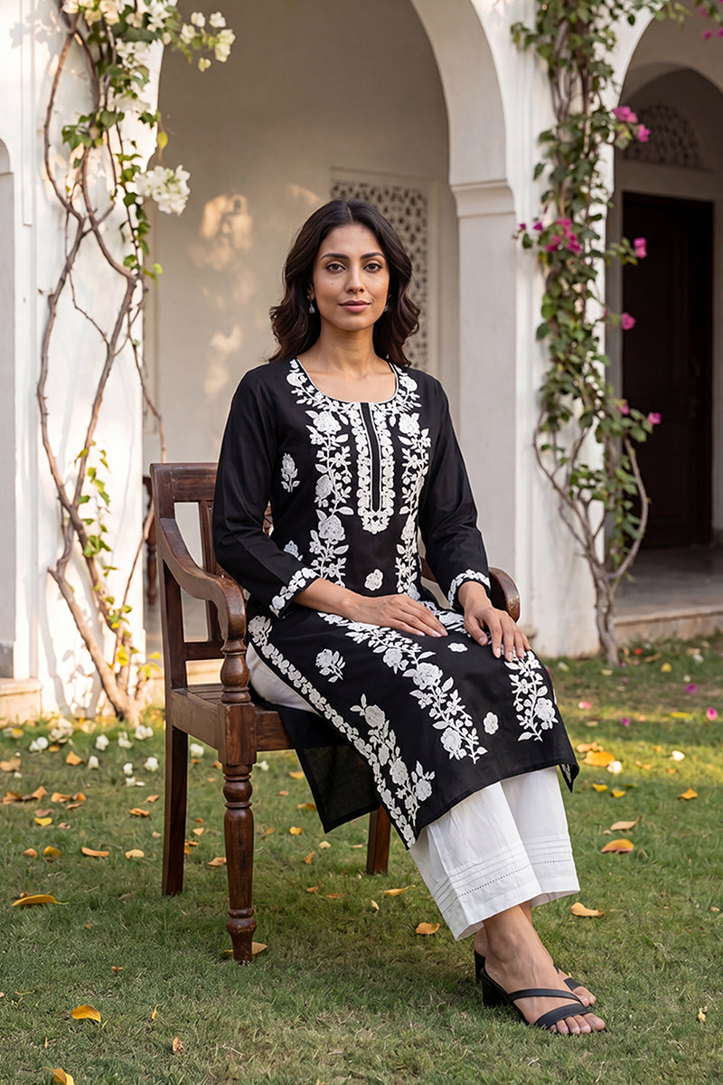 Ahika Womens Black Viscose Rayon Solid Embroidered Regular Kurta VCK9802