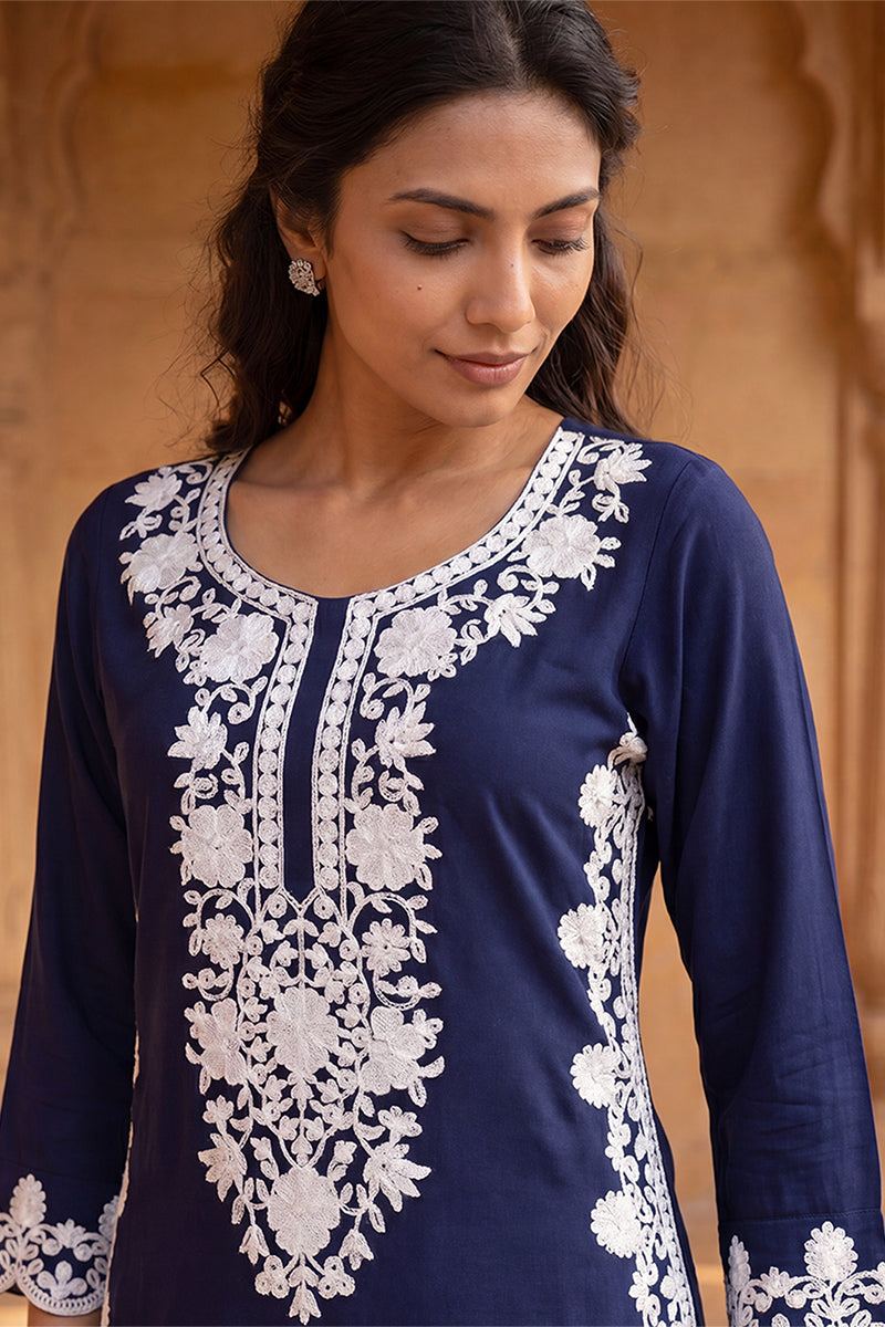 Ahika Womens Blue Viscose Rayon Solid Embroidered Regular Kurta VCK9803