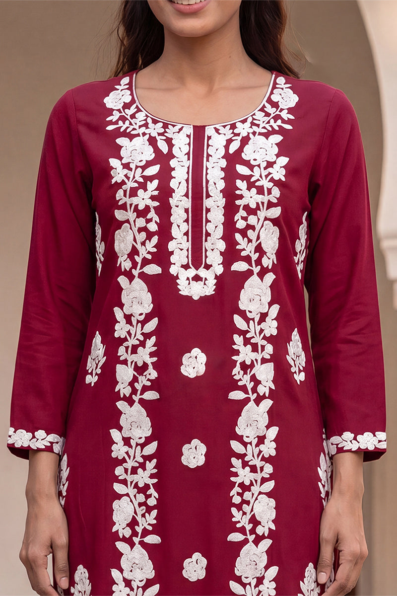 Ahika Womens Red Viscose Rayon Solid Embroidered Regular Kurta VCK9817