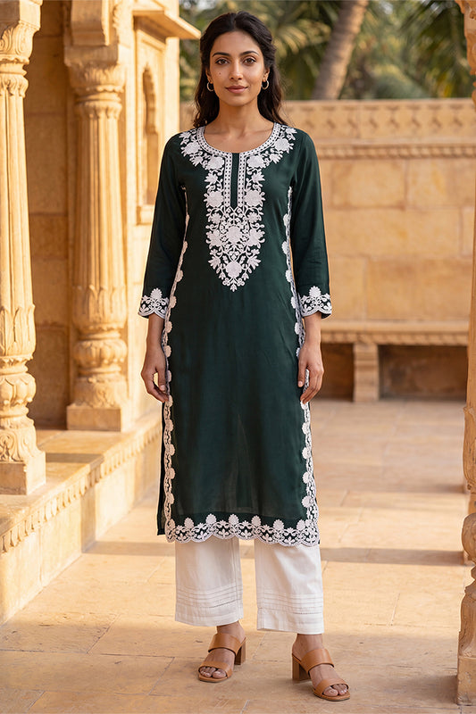 Ahika Womens Green Viscose Rayon Solid Embroidered Regular Kurta VCK9818