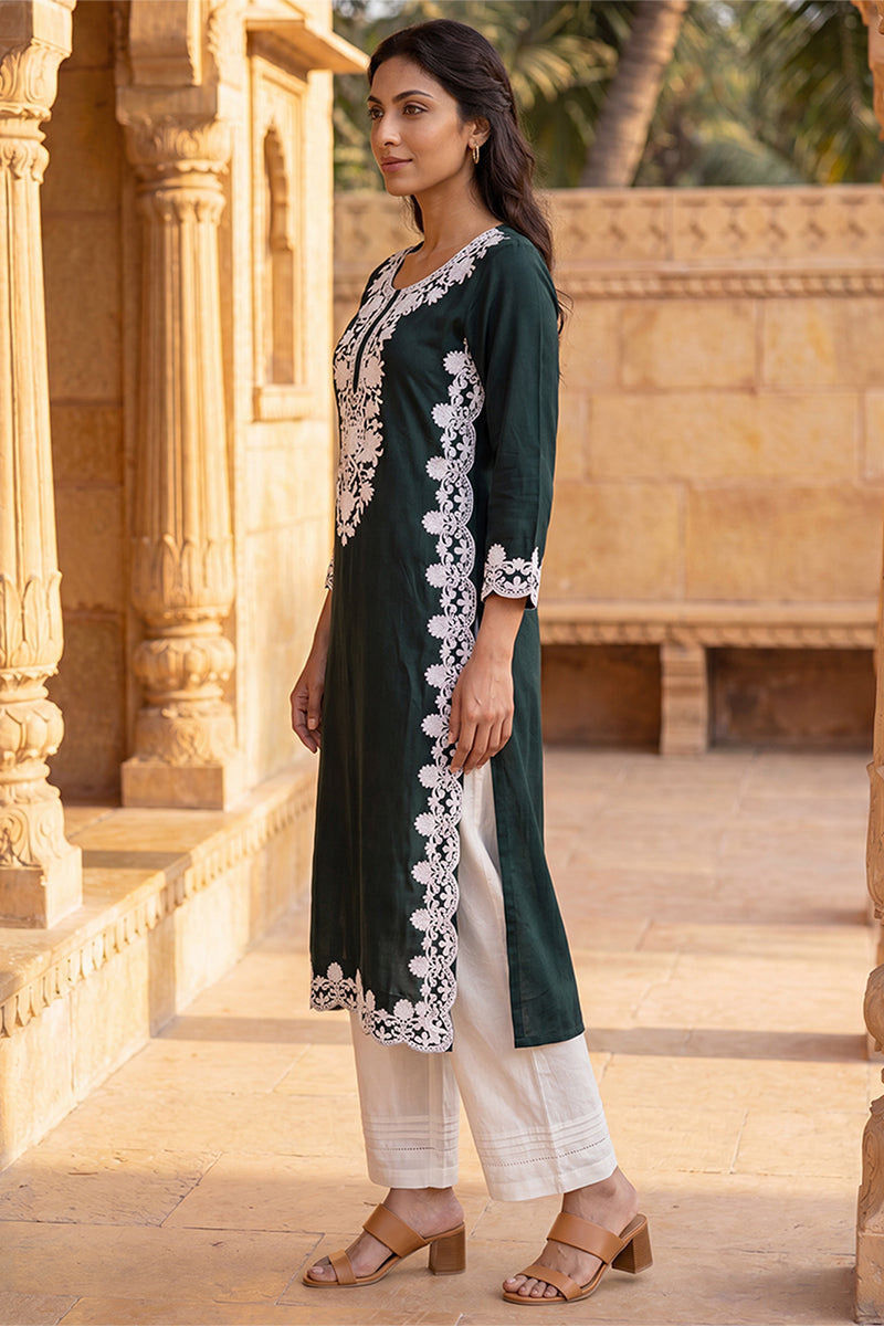 Ahika Womens Green Viscose Rayon Solid Embroidered Regular Kurta VCK9818