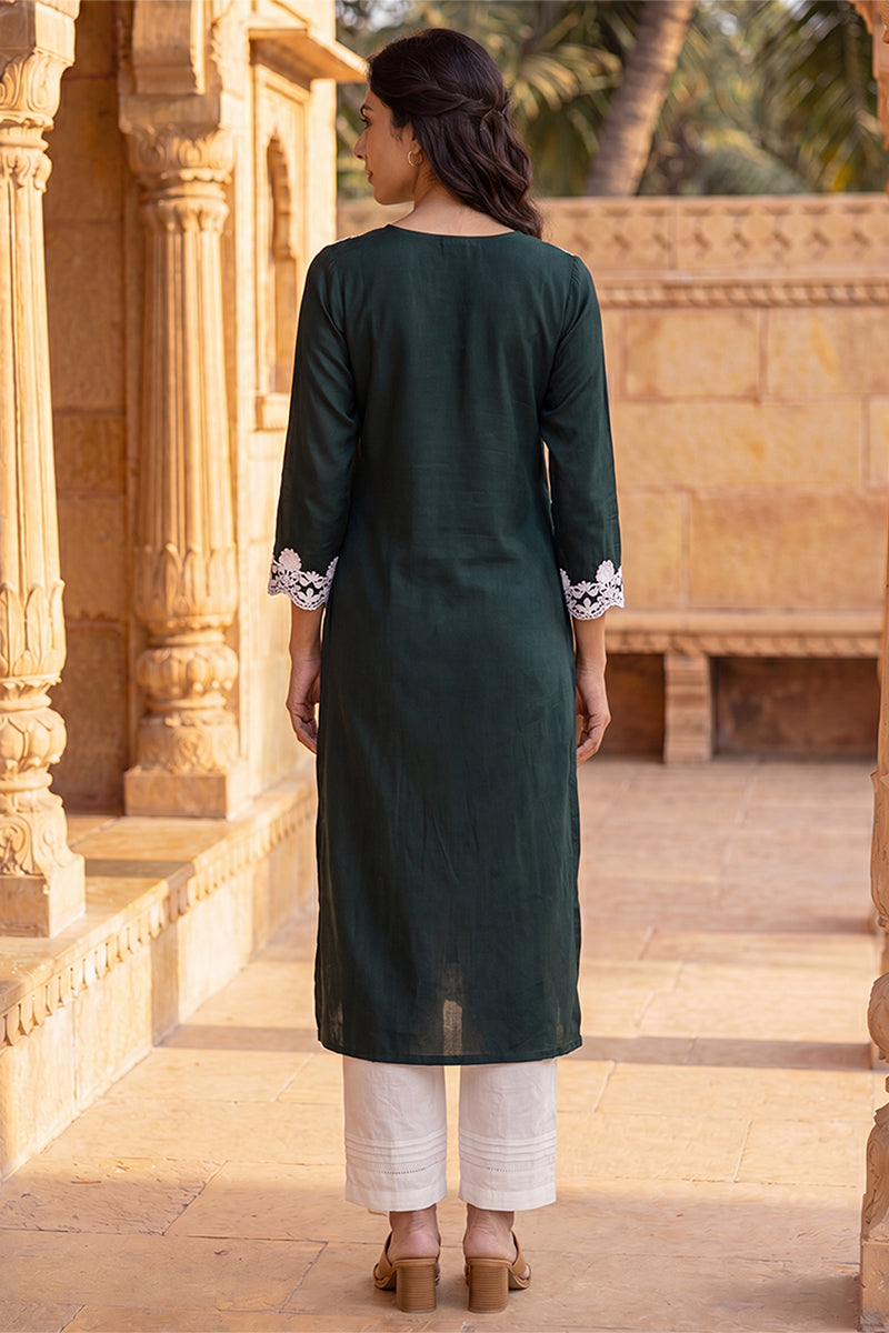 Ahika Womens Green Viscose Rayon Solid Embroidered Regular Kurta VCK9818