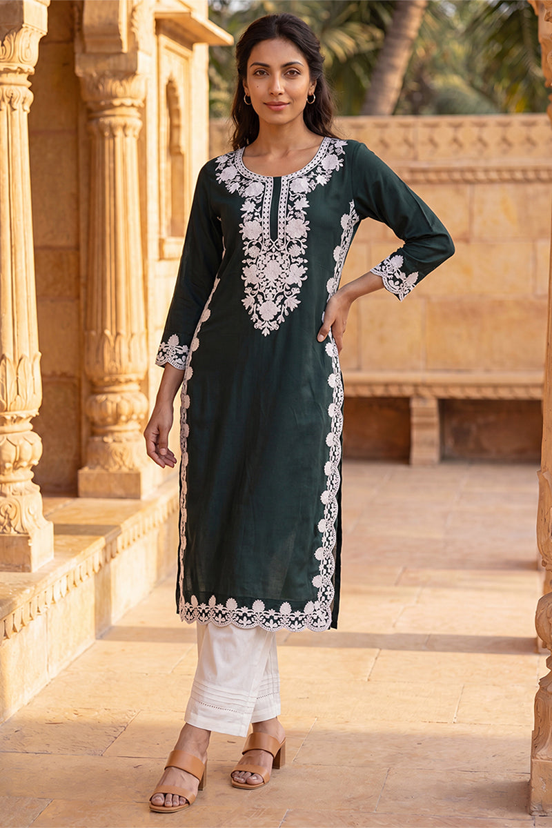 Ahika Womens Green Viscose Rayon Solid Embroidered Regular Kurta VCK9818