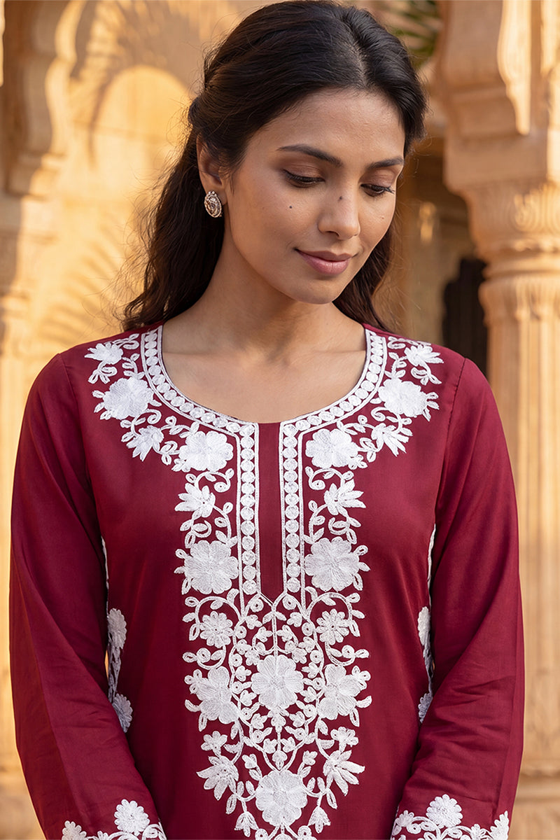 Ahika Womens Red Viscose Rayon Solid Embroidered Regular Kurta VCK9819