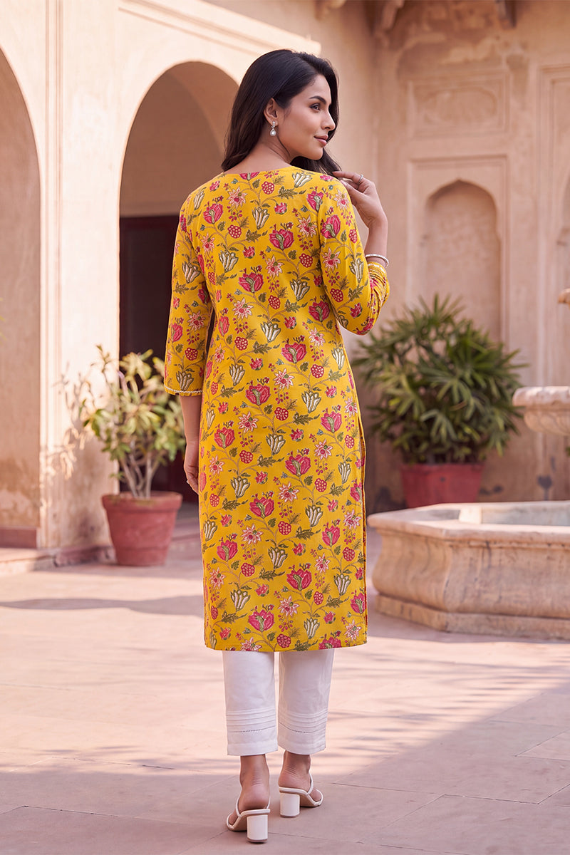 Ahika Women's Yellow Floral Printed Rayon Kurta VCK9833