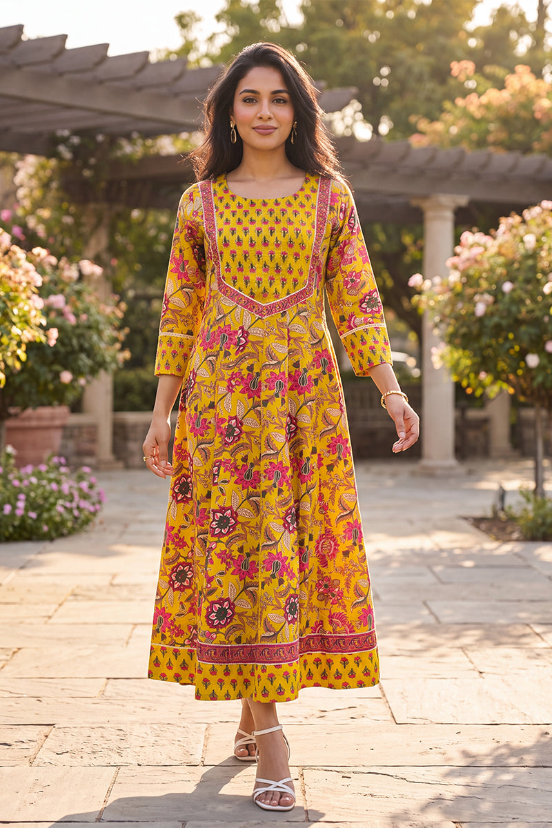 Ahika Women's Yellow Floral Printed Cotton Blend Kurta VCK9835