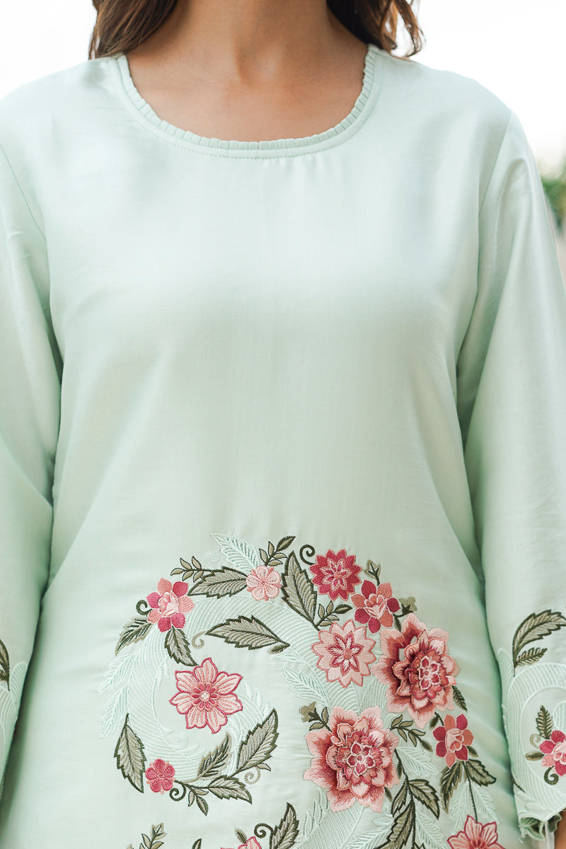 Green Silk Blend Solid Embroidered Coord Sets VCORD1171