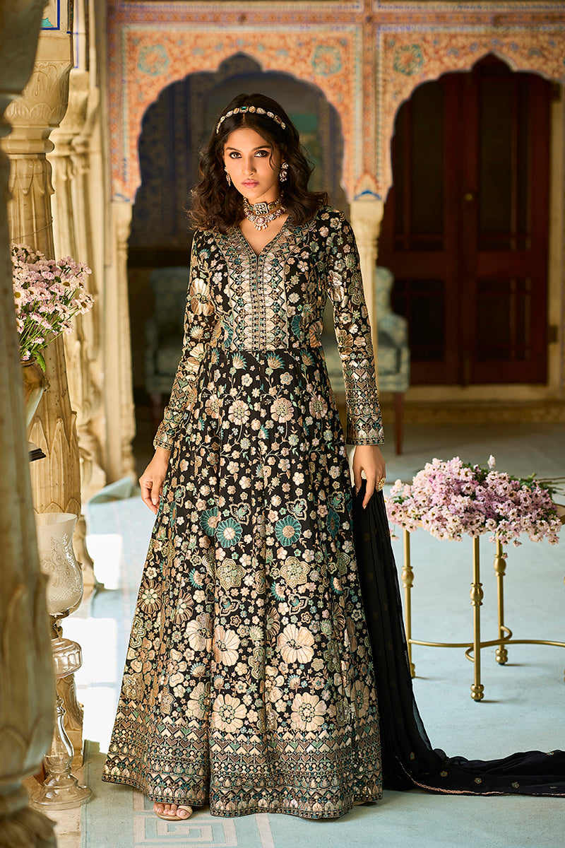 Black Georgette Solid Embroidered Anarkali Gown with Dupatta VKSET1546
