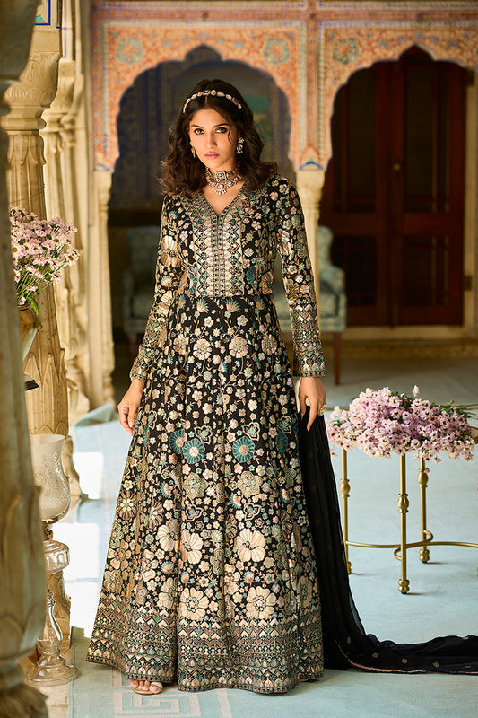 Black Georgette Solid Embroidered Anarkali Gown with Dupatta VKSET1546