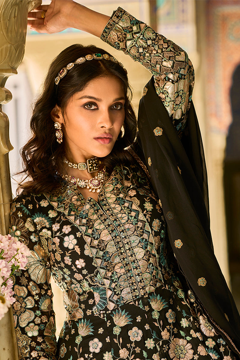 Black Georgette Solid Embroidered Anarkali Gown with Dupatta VKSET1546