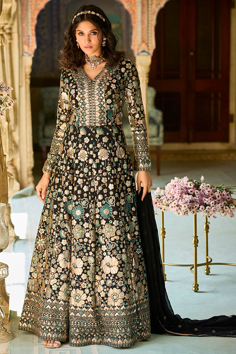 Black Georgette Solid Embroidered Anarkali Gown with Dupatta VKSET1546