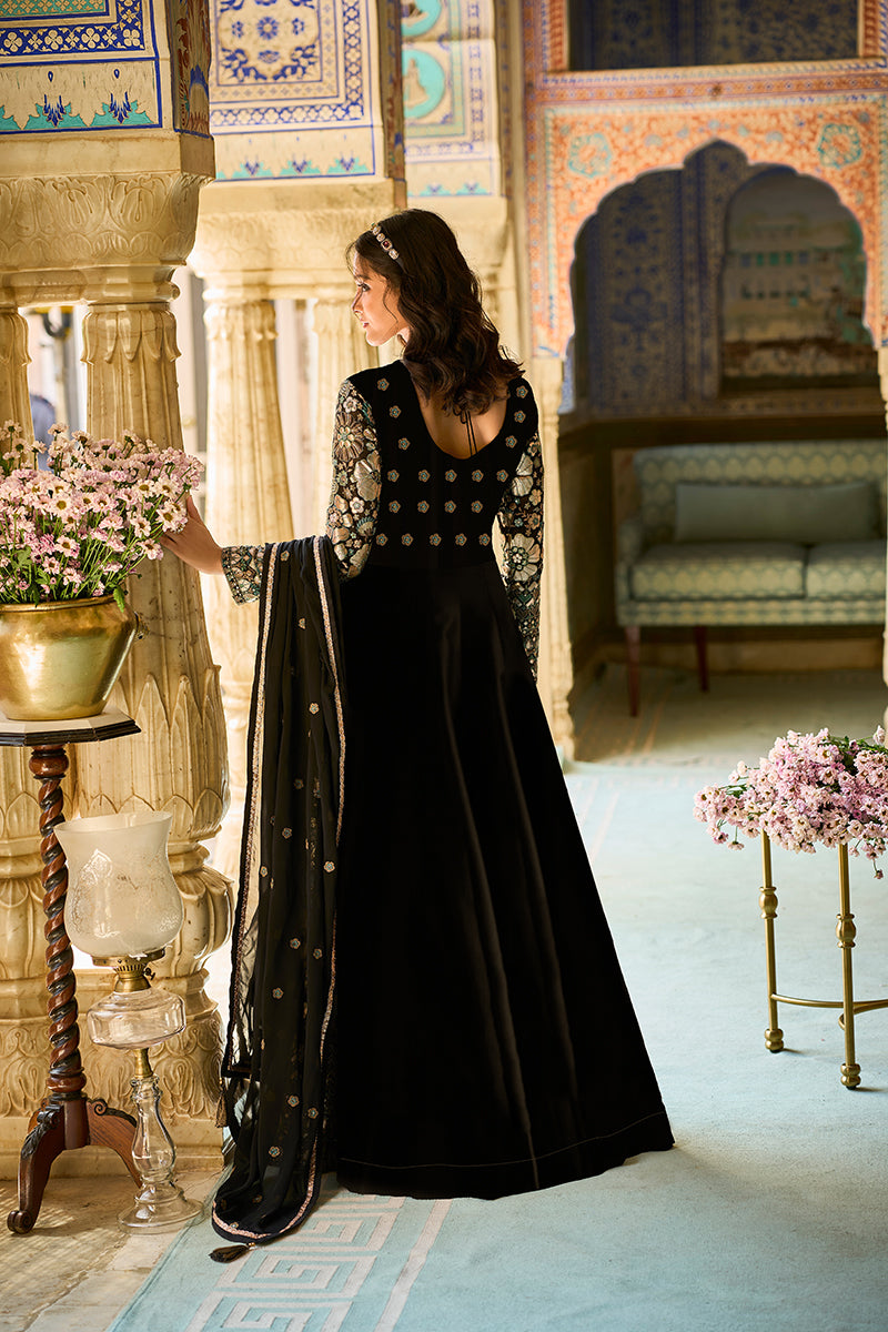 Black Georgette Solid Embroidered Anarkali Gown with Dupatta VKSET1546