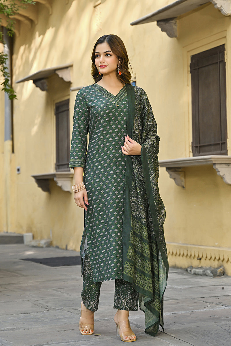 Green Cotton Blend Floral Printed Straight Suit Set VKSKD2298