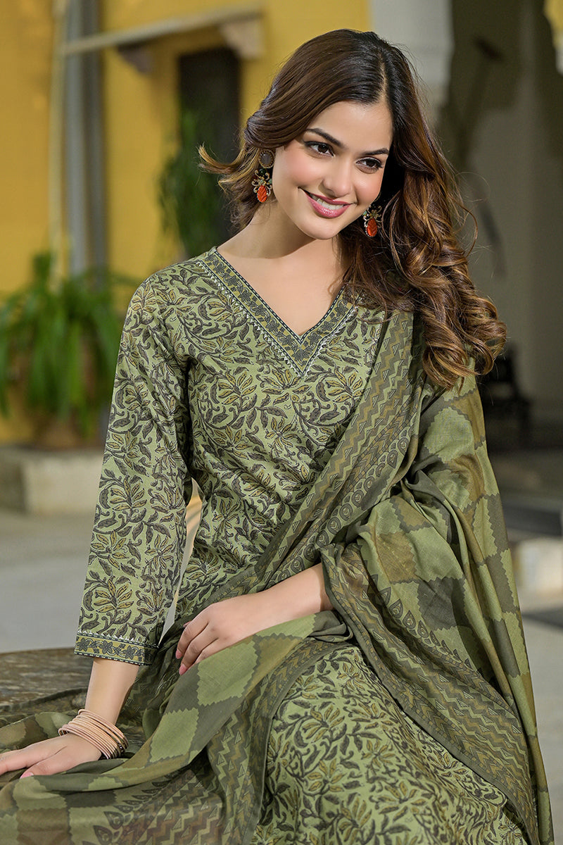 Green Cotton Blend Floral Printed Straight Suit Set VKSKD2303