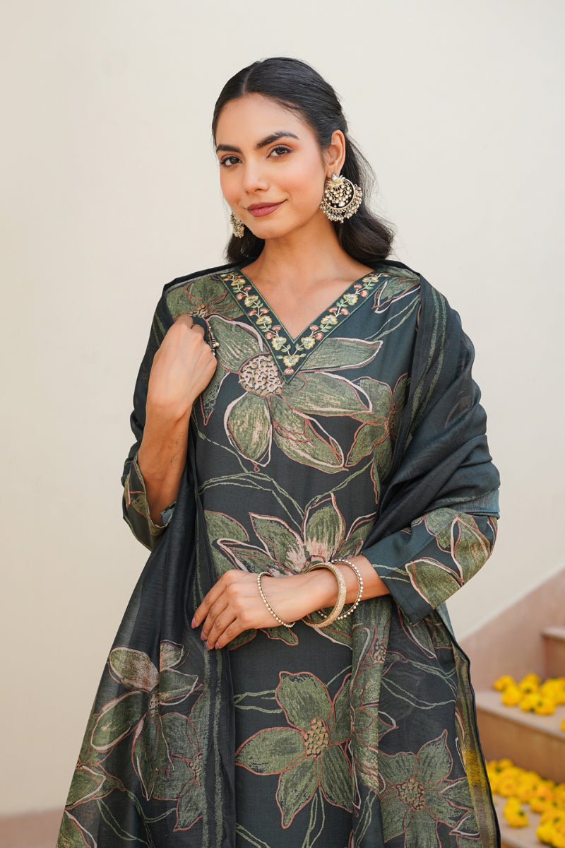 Green Rayon Blend Floral Printed Straight Kurta Trouser With Dupatta VKSKD2348