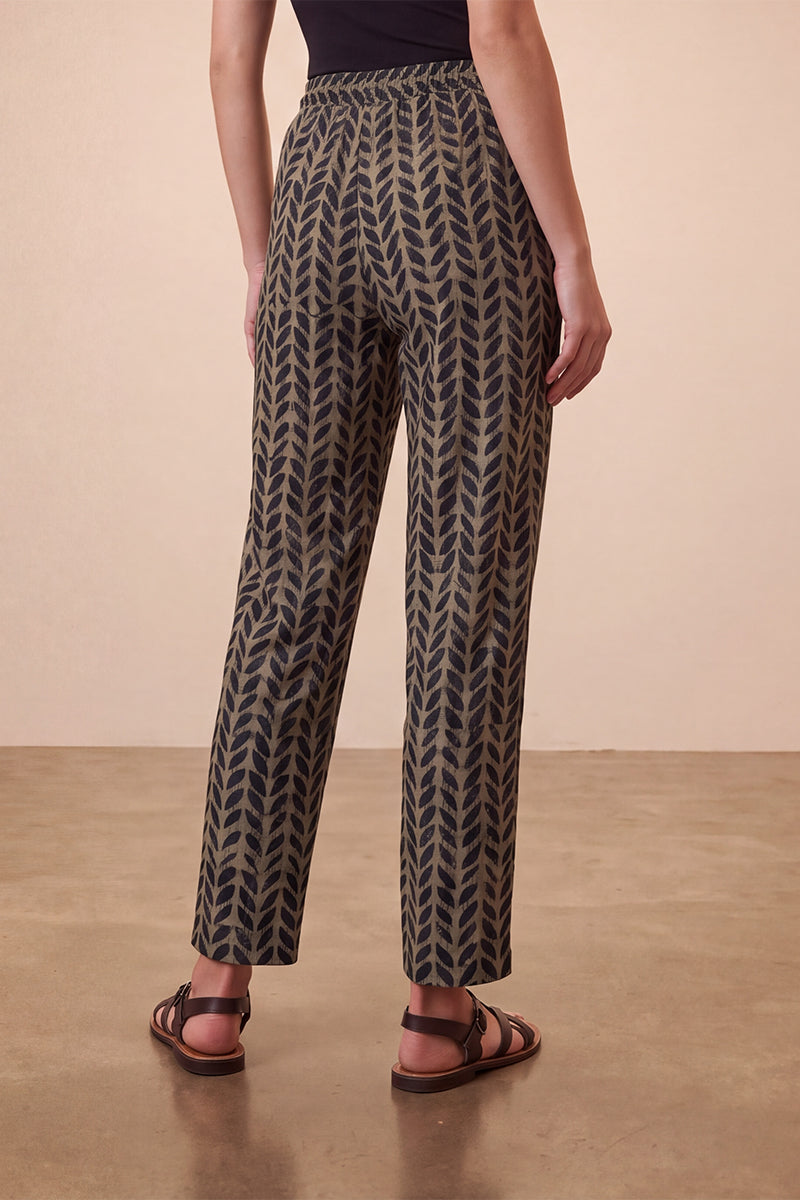 Ahika Women's Black Botanical Printed Trouser WBOT1001