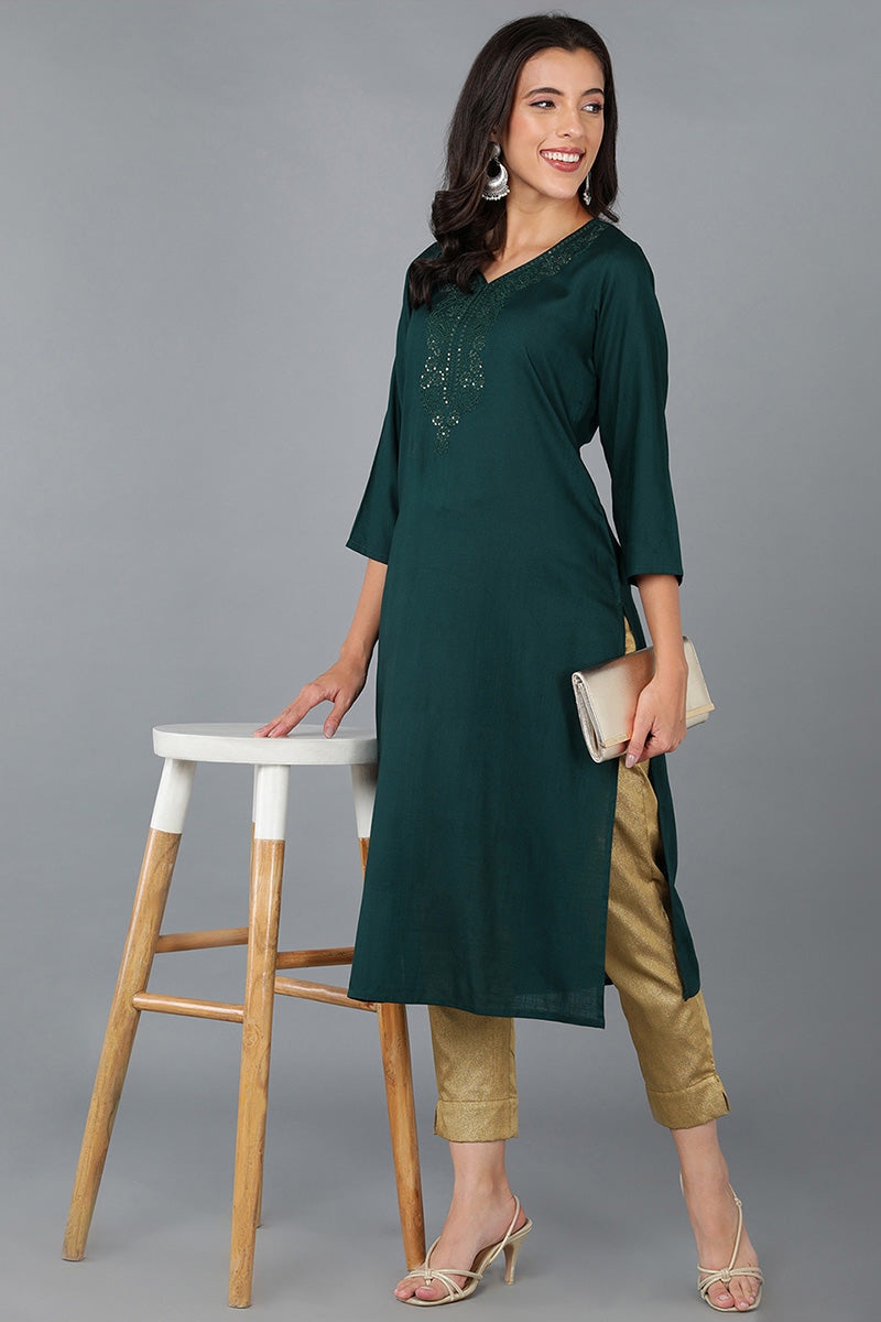Green Cotton Blend Solid Embroidered Straight Kurta