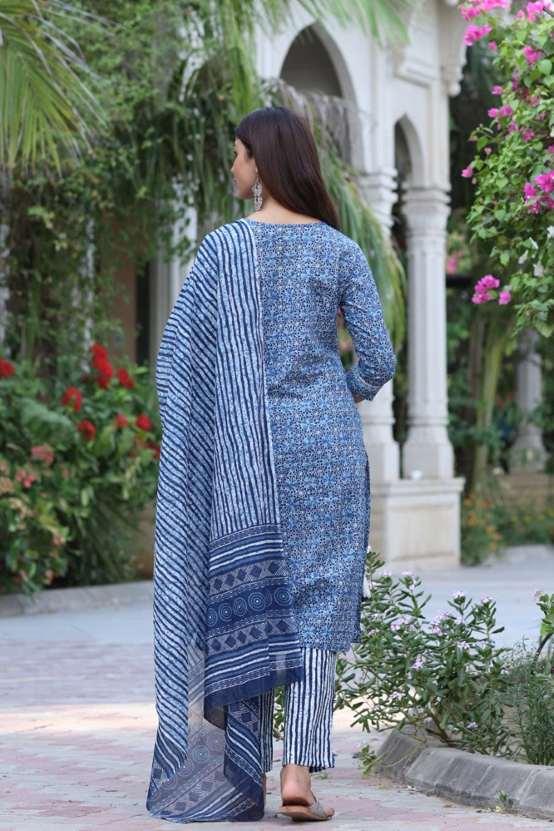 Women Blue & White Cotton Fabric Printed Fancy Kurta And Palazzo VKSKD1036