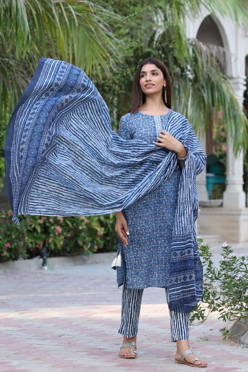 Women Blue & White Cotton Fabric Printed Fancy Kurta And Palazzo VKSKD1036