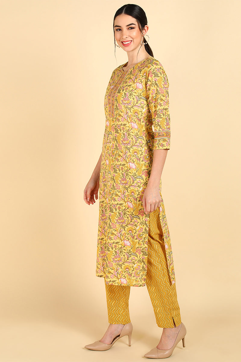 AHIKA Women Yellow Printed Kurta Trousers With Dupatta