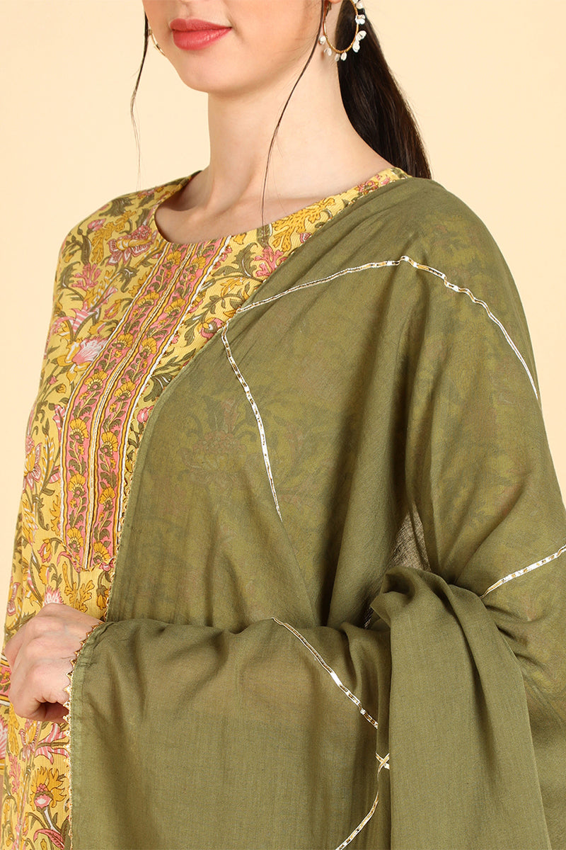 AHIKA Women Yellow Printed Kurta Trousers With Dupatta