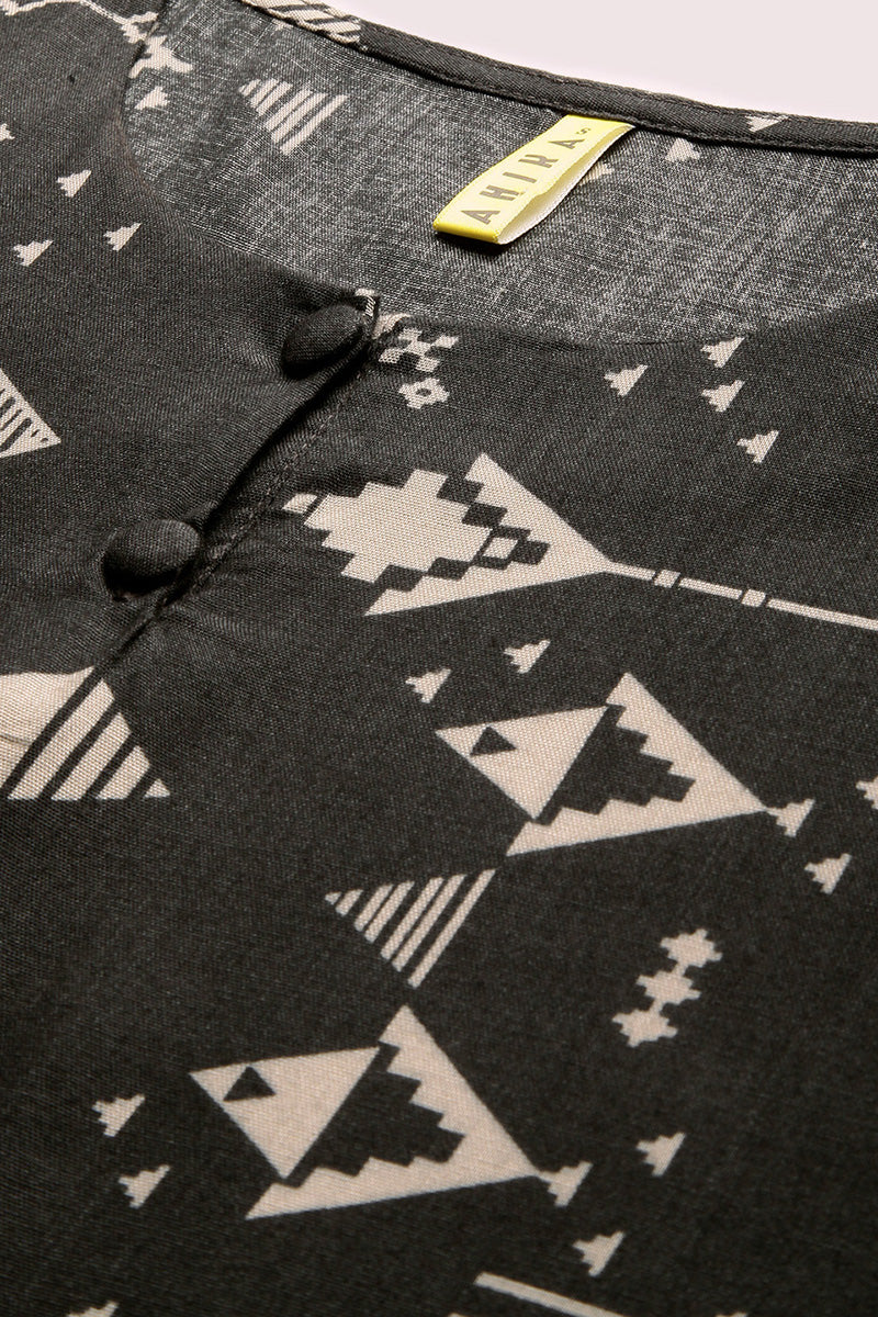 Ahika Women Cotton Black Geometric Printed Straight Kurti 